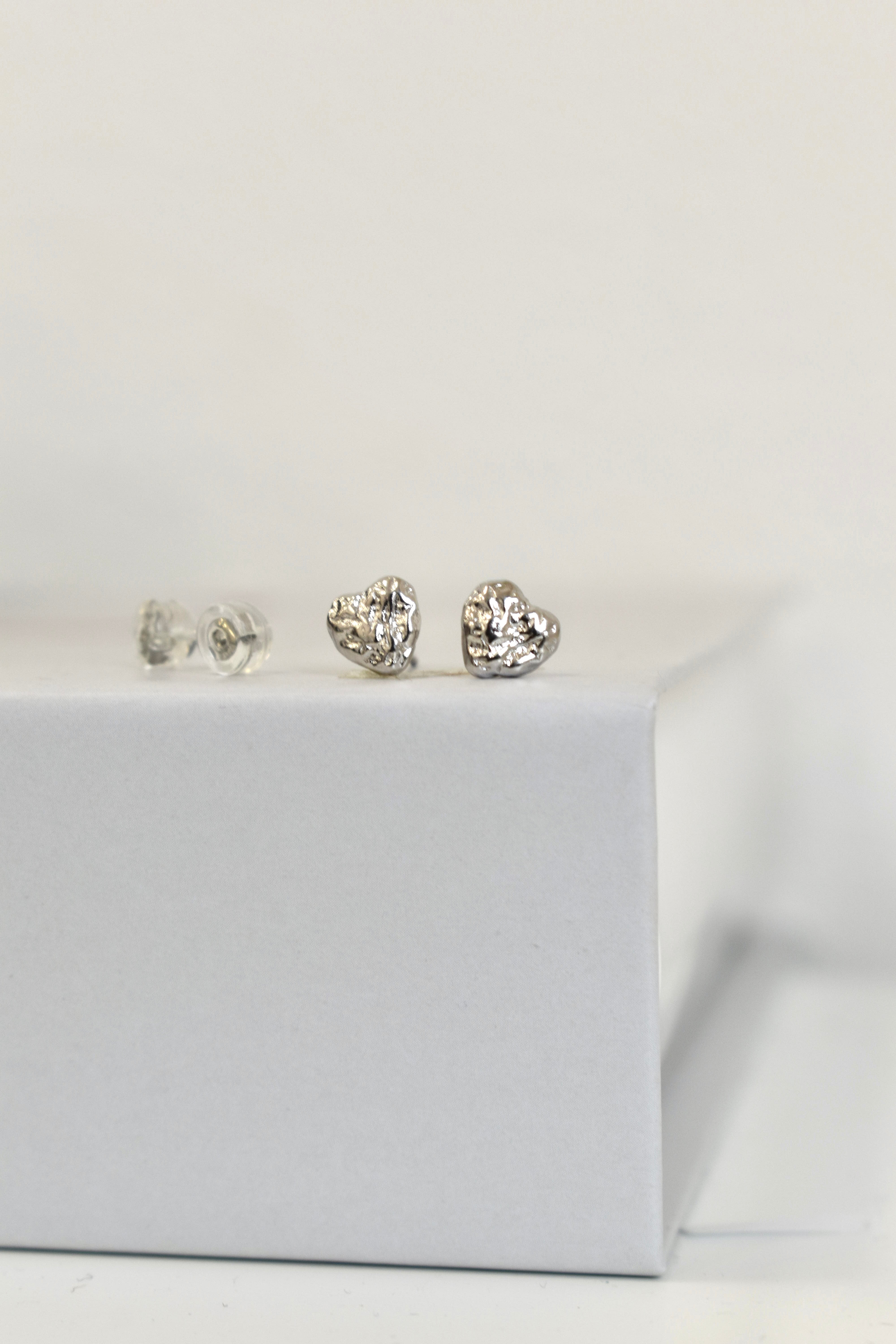 orecchini cuore martellato