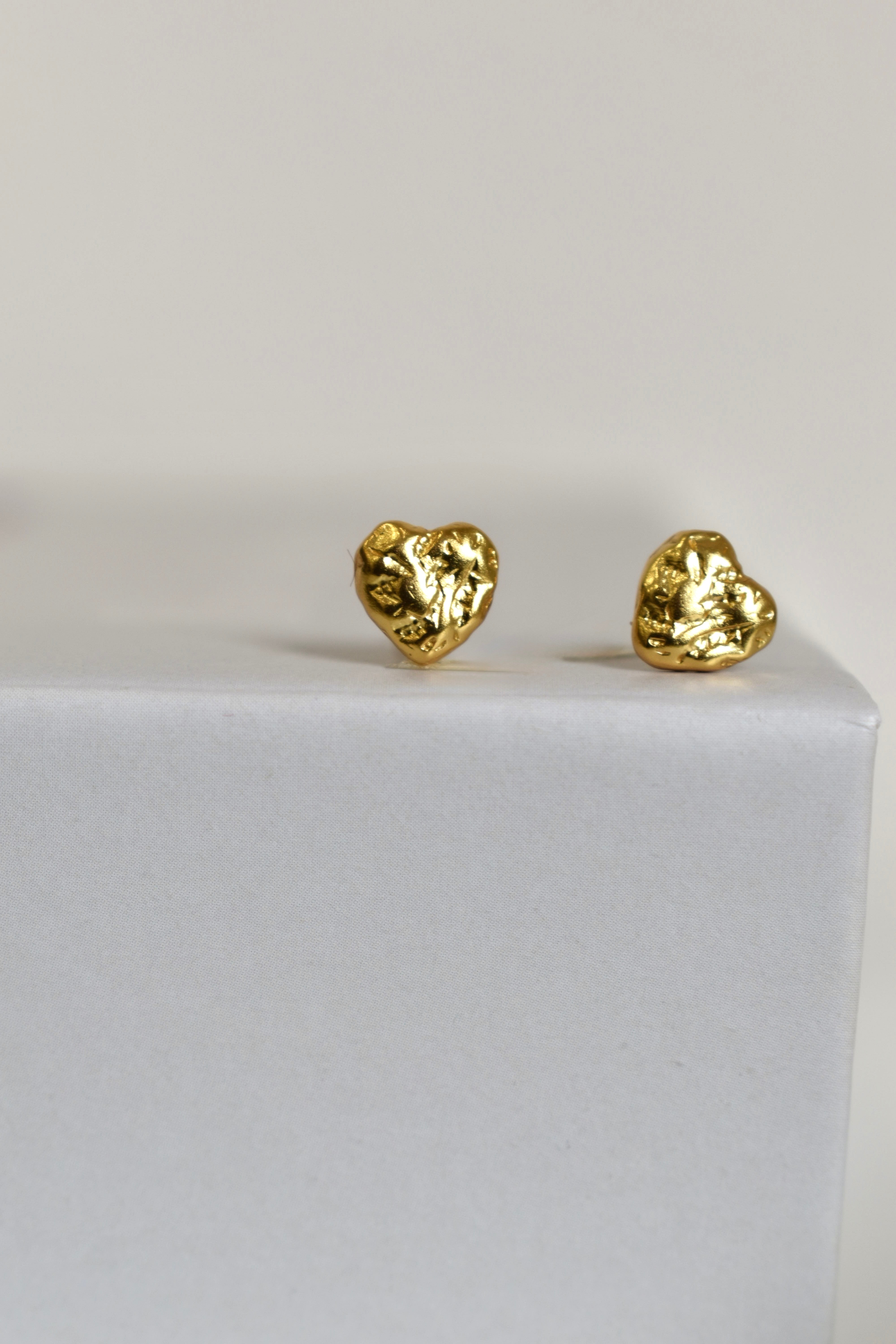 orecchini cuore martellato