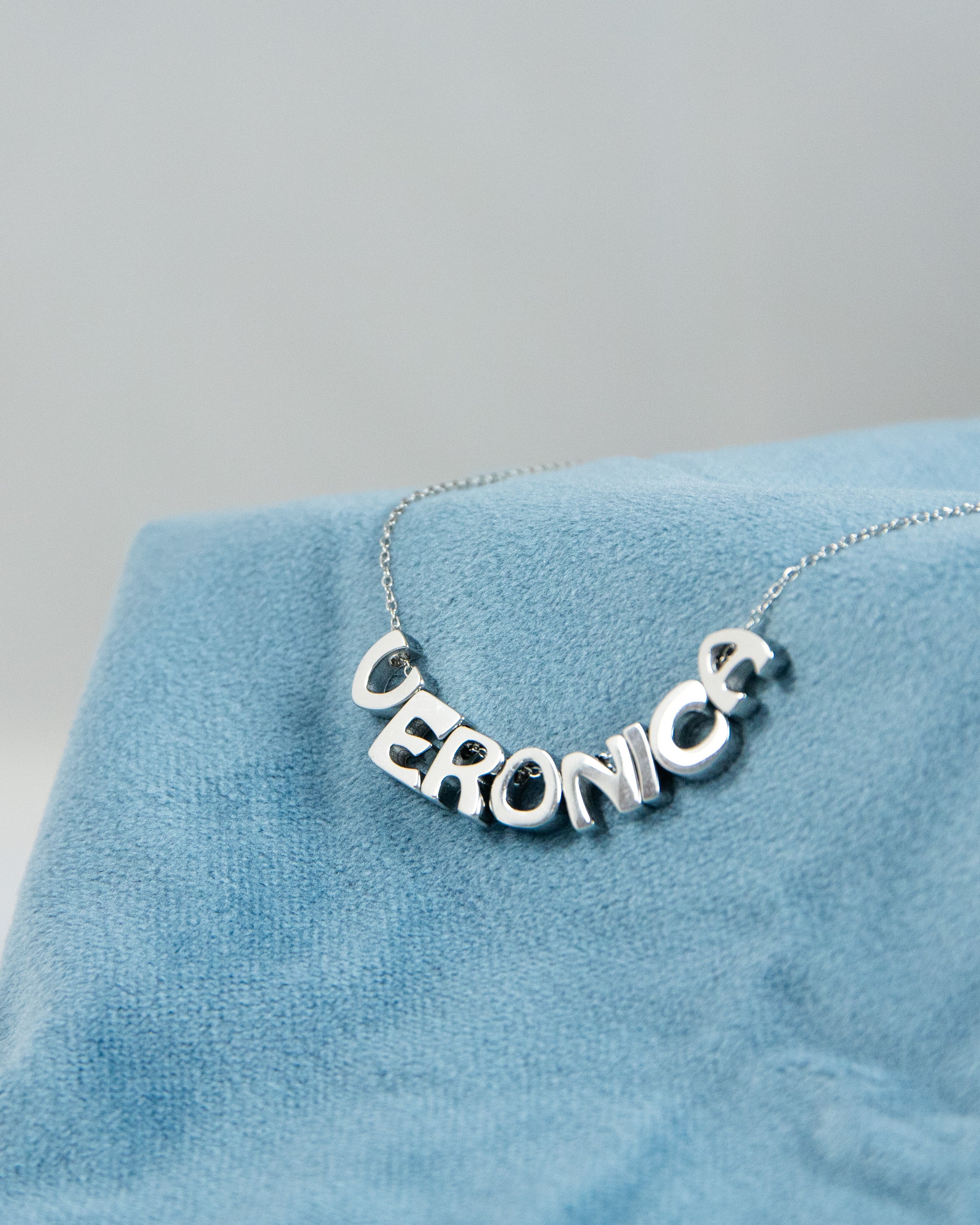 Collana Bubble Letter