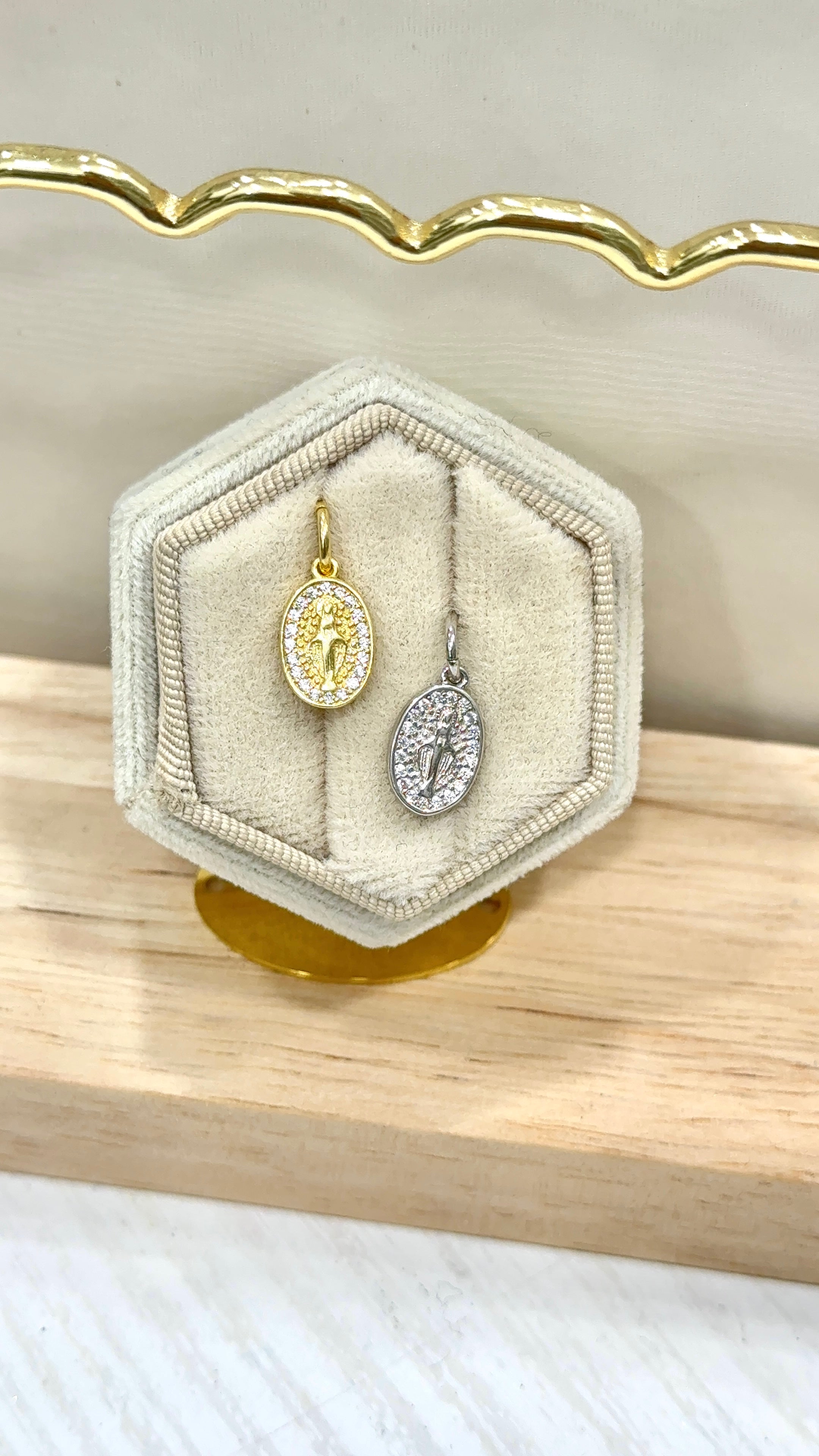 Charm Madonnina Shine