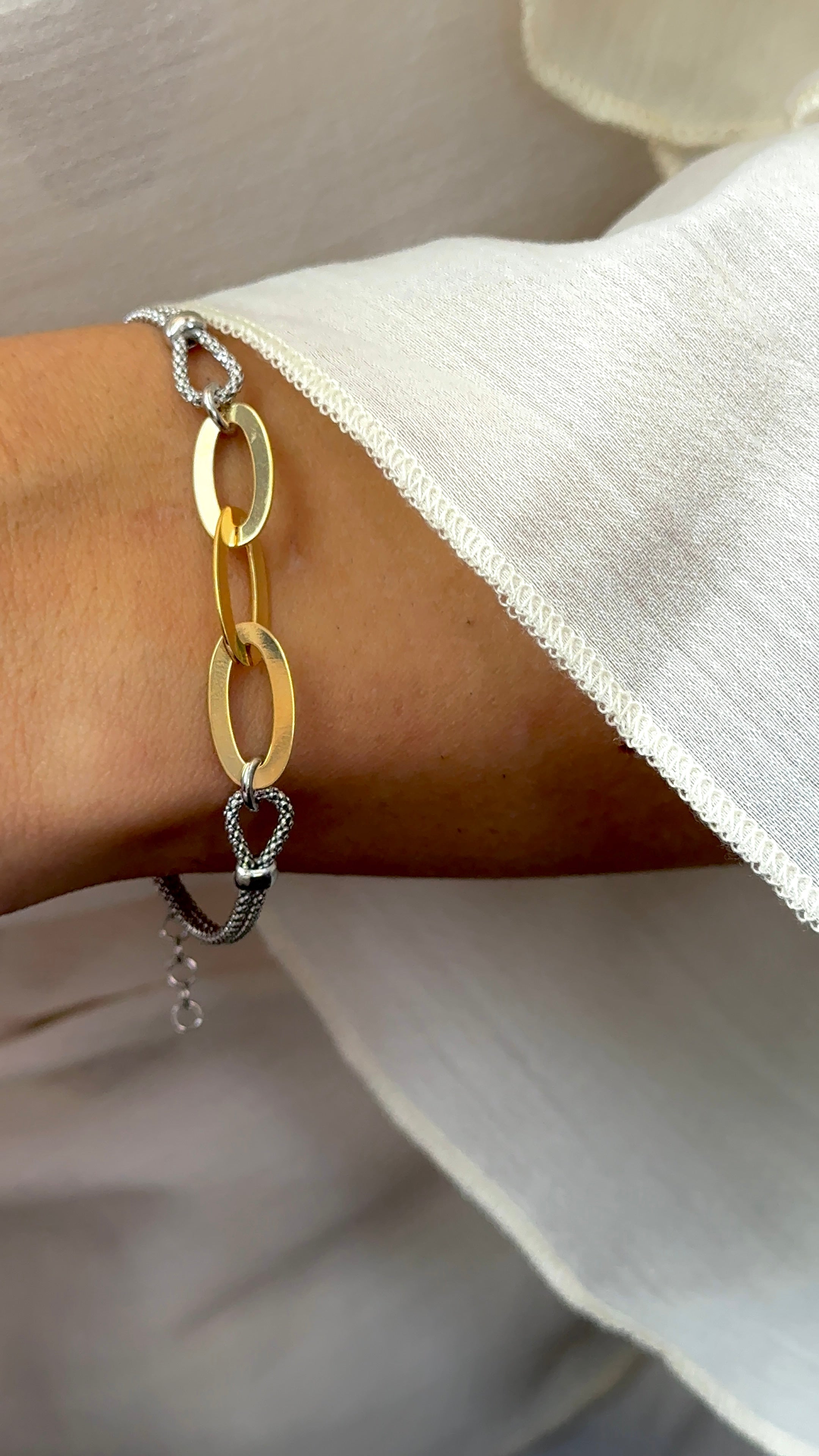 Bracciale soggetto catene oro