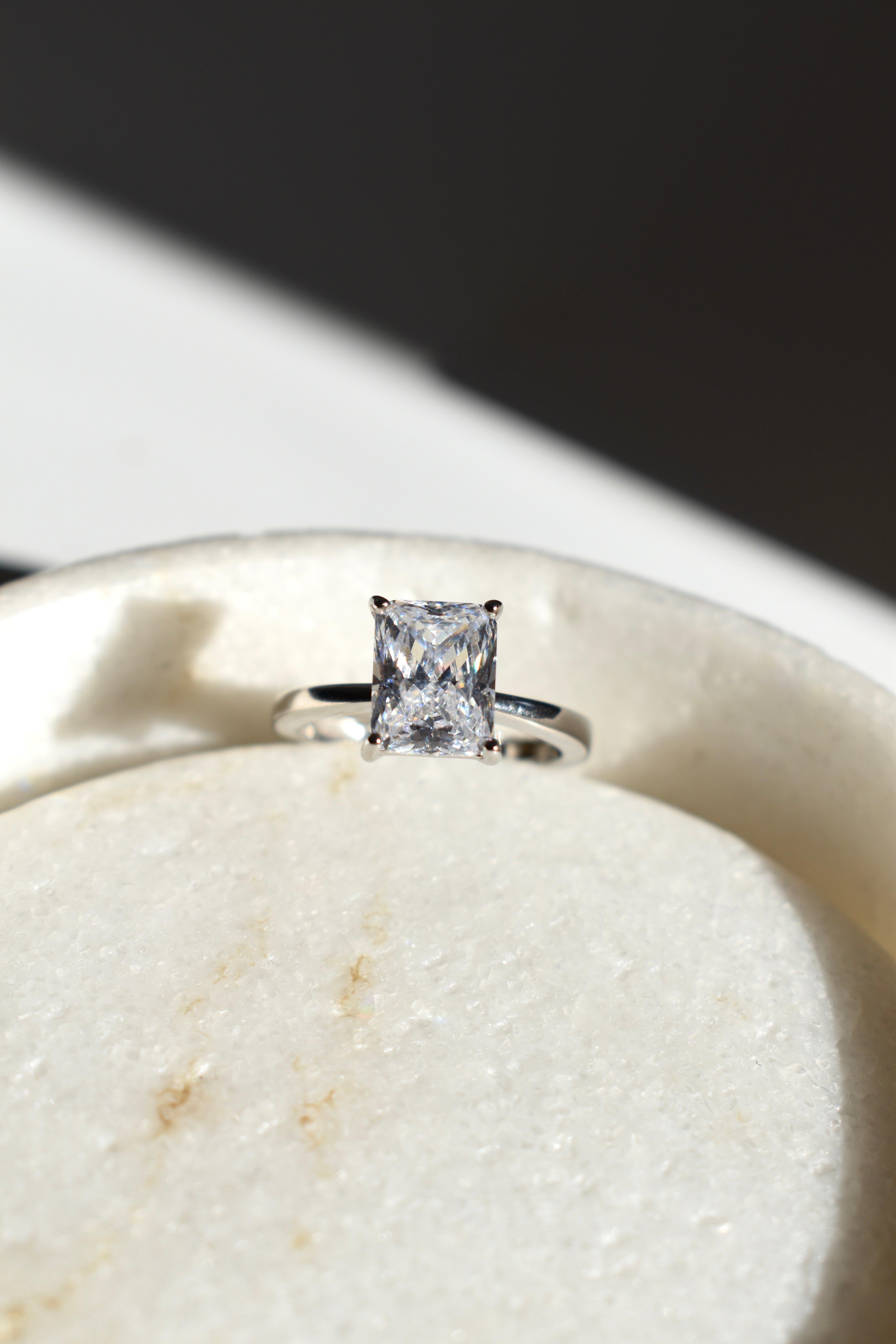 Anello solitario baguette mini