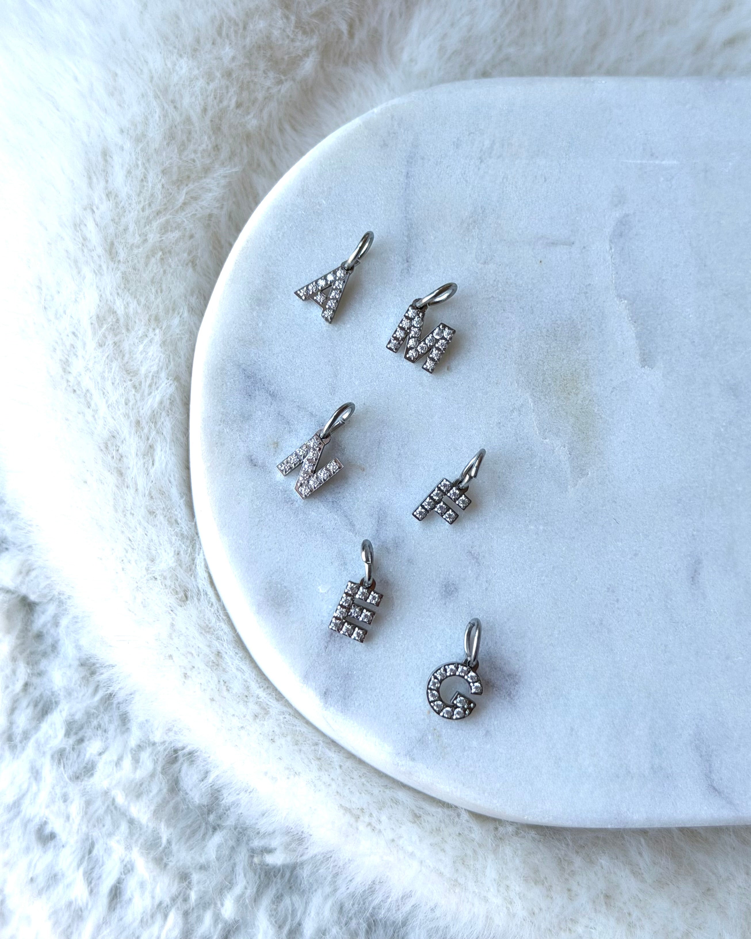 Charm iniziale