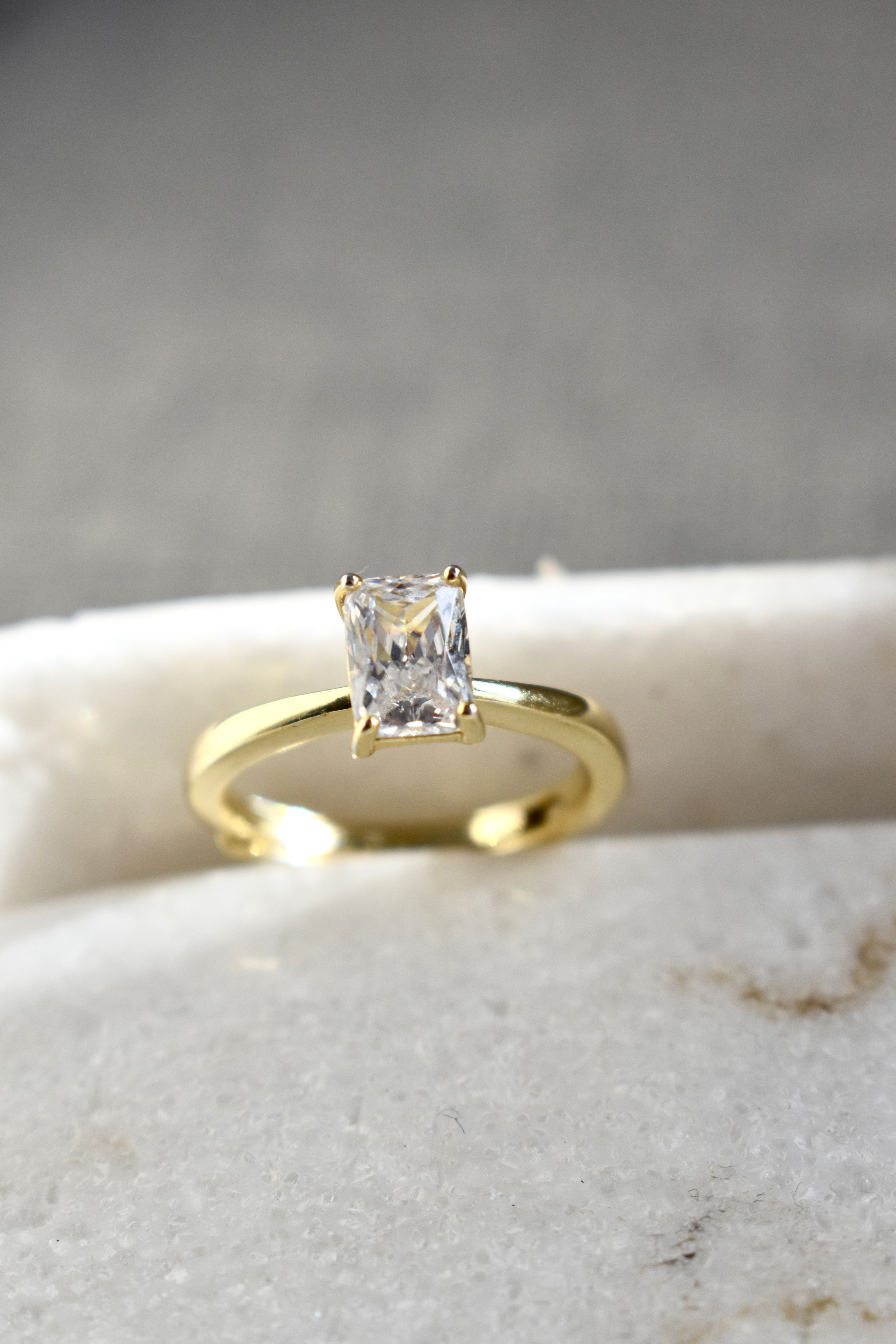 Anello solitario baguette mini