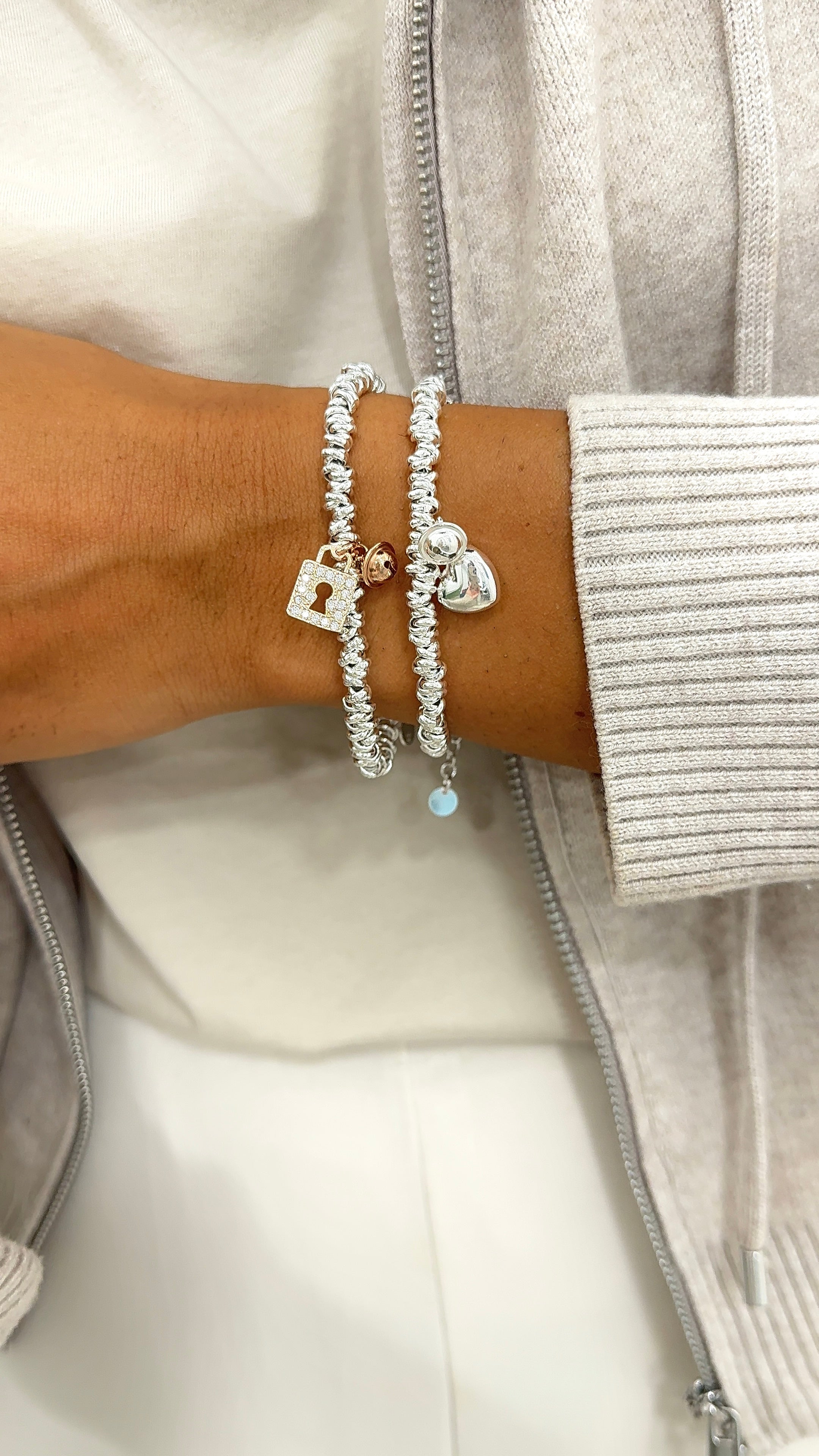 Bracciale nodino charms lucchetto e campanella
