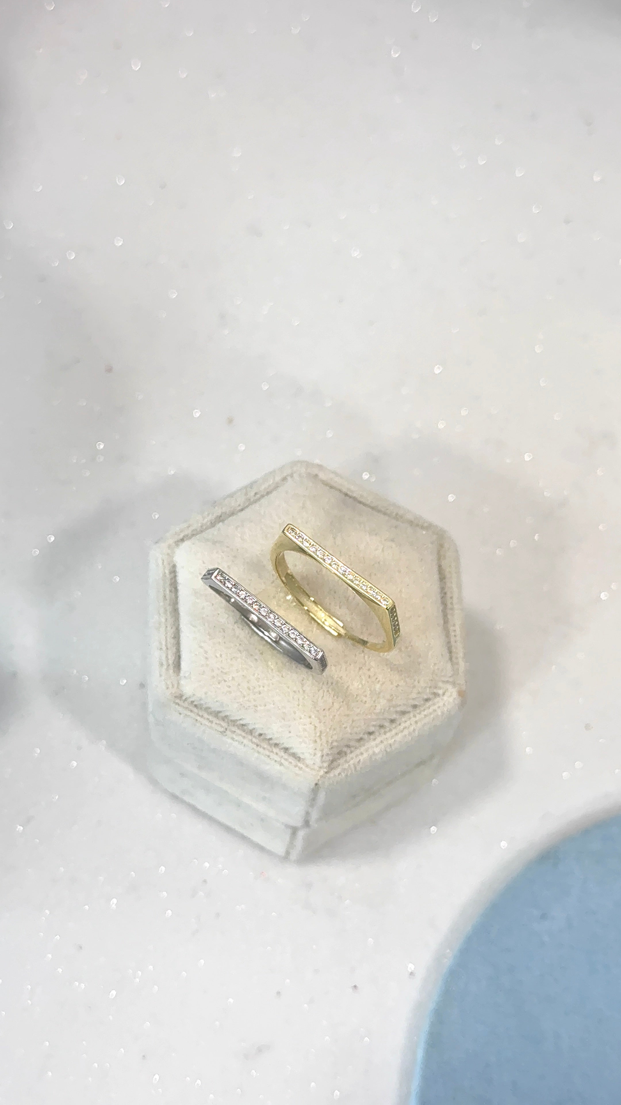 Anello square sottile